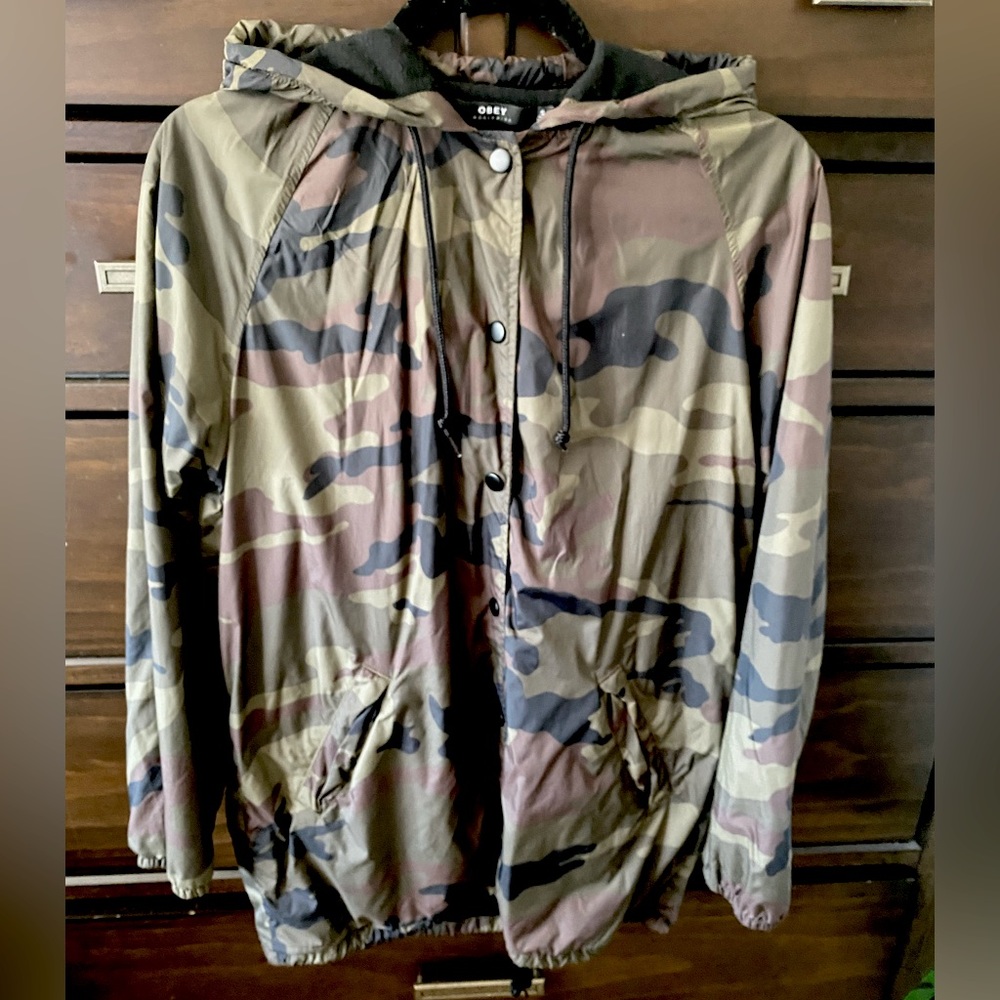 Obey Unisex camo windbreaker. Size S